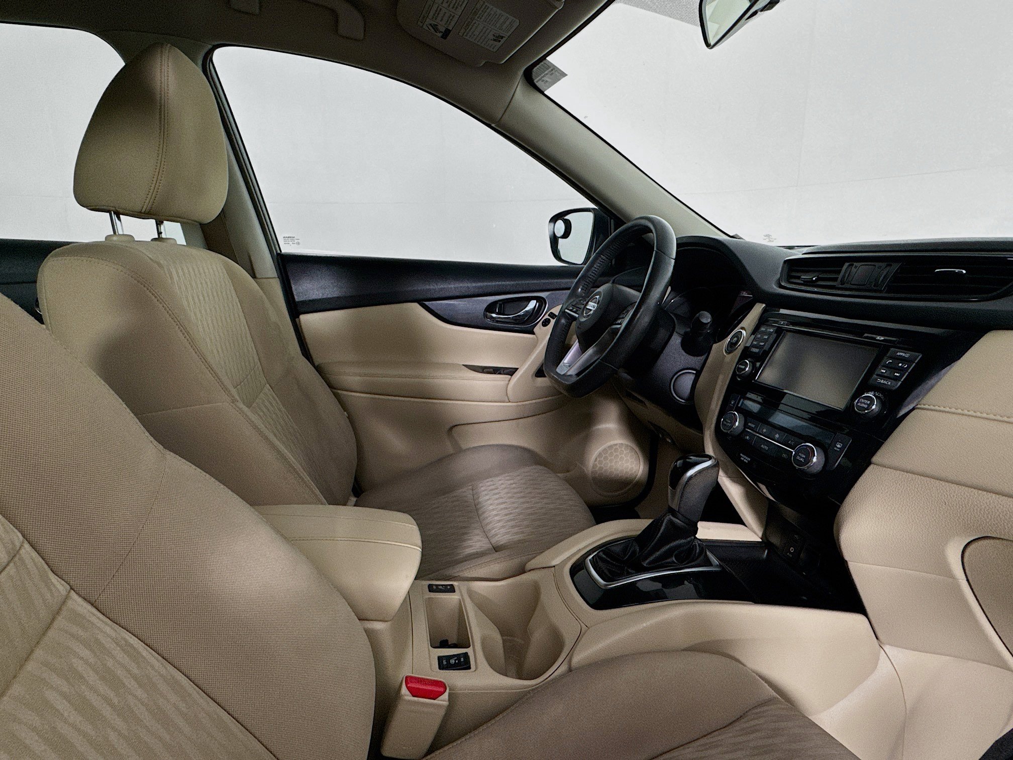 Used 2017 Nissan Rogue SV w/ SV Premium Package image 28