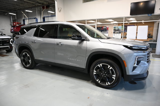 New 2027 Chevrolet Traverse LT w/ LPO, Floor Liner Package FWD image 4