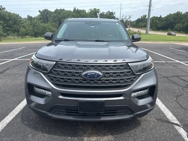 Used 2021 Ford Explorer XLT w/ Equipment Group 202A AWD/4WD image 2