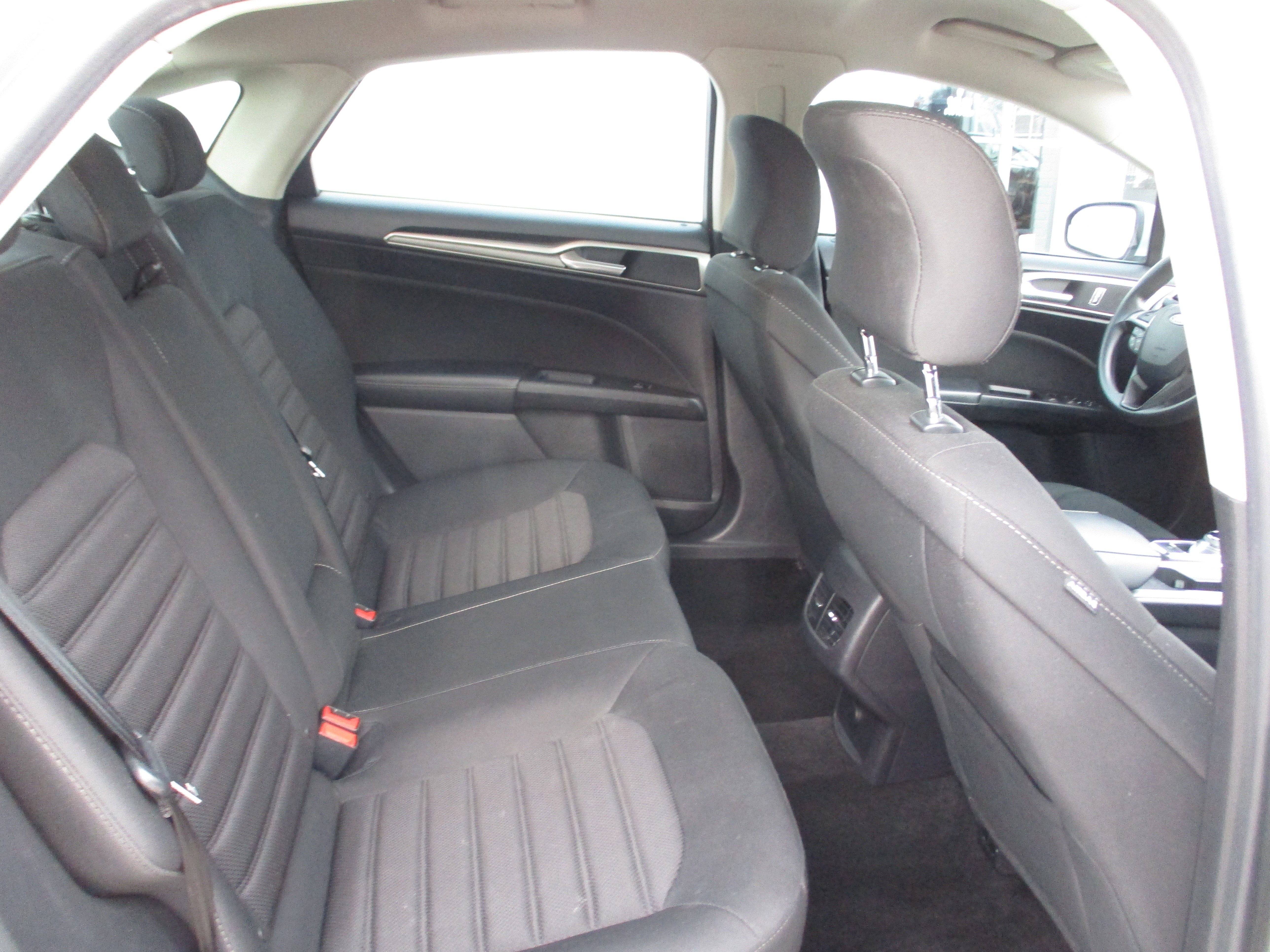 Used 2018 Ford Fusion SE w/ Fusion SE Technology Package image 23