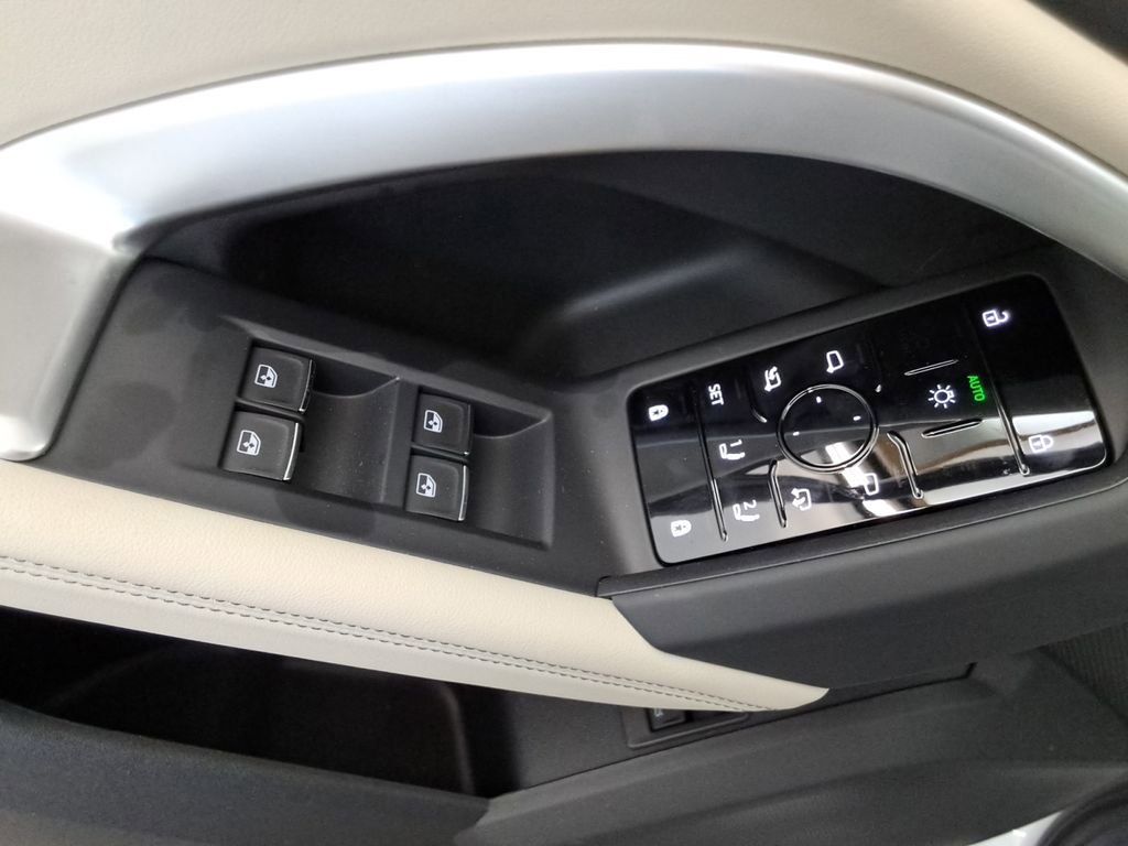 Used 2025 Audi Q5 Premium w/ Convenience Package image 18