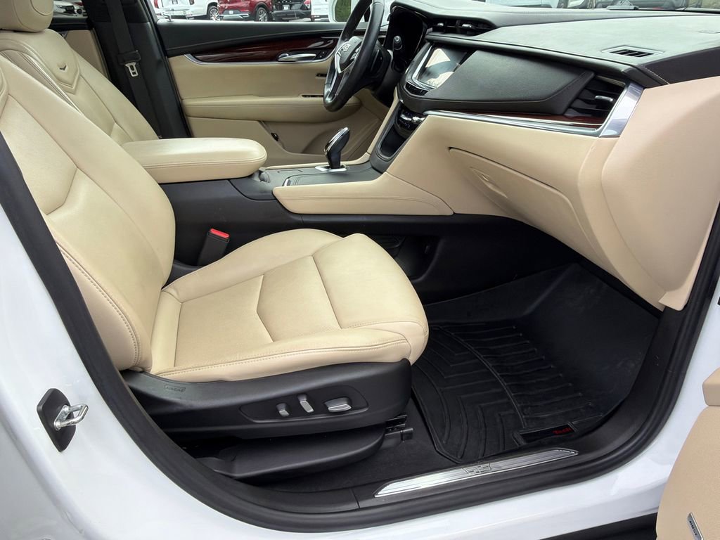 Used 2018 Cadillac XT5 Luxury w/ Driver Awareness Package image 13