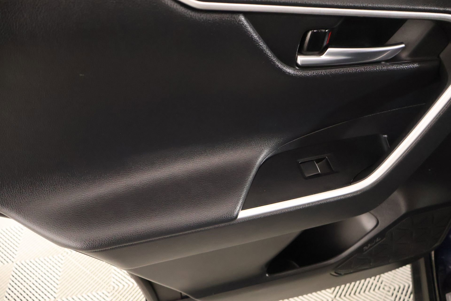 Used 2020 Toyota RAV4 XSE image 17