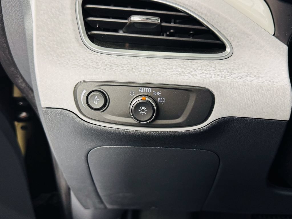 Used 2021 Chevrolet Bolt LT FWD image 9