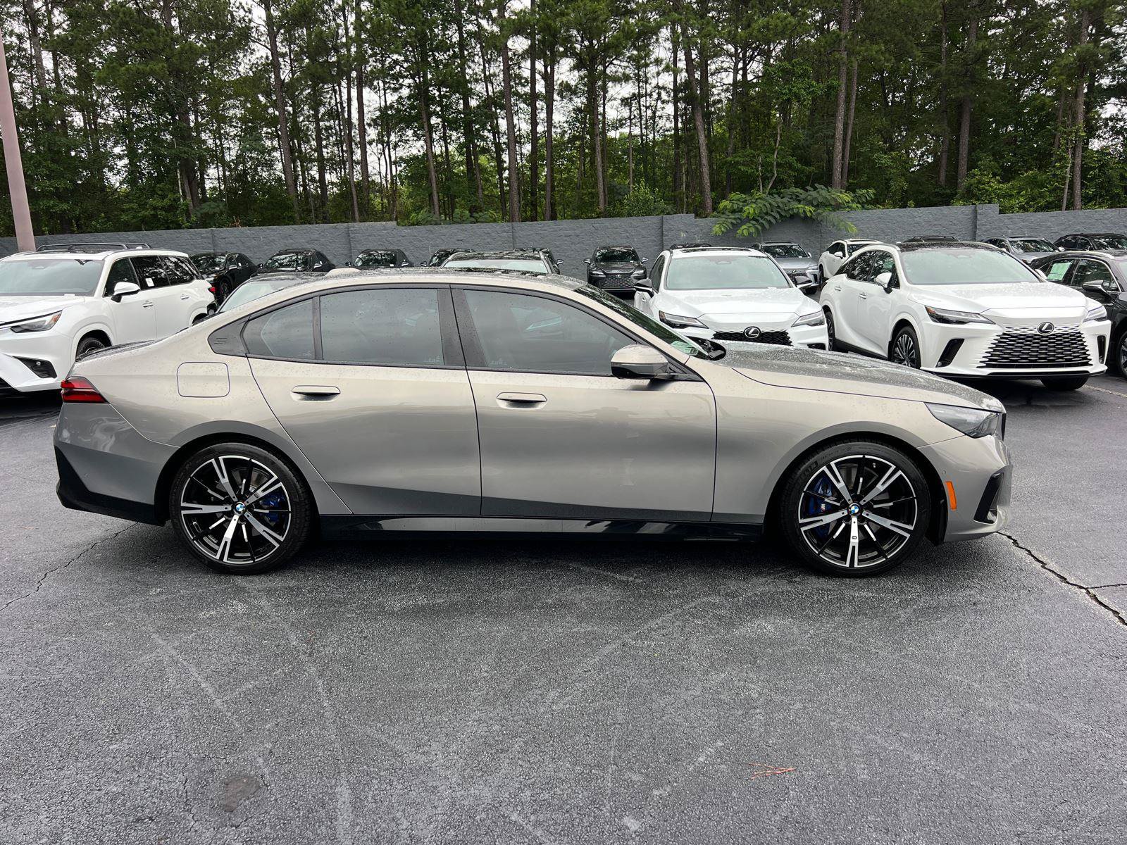 Used 2024 BMW 540i xDrive w/ Premium Package AWD/4WD image 4