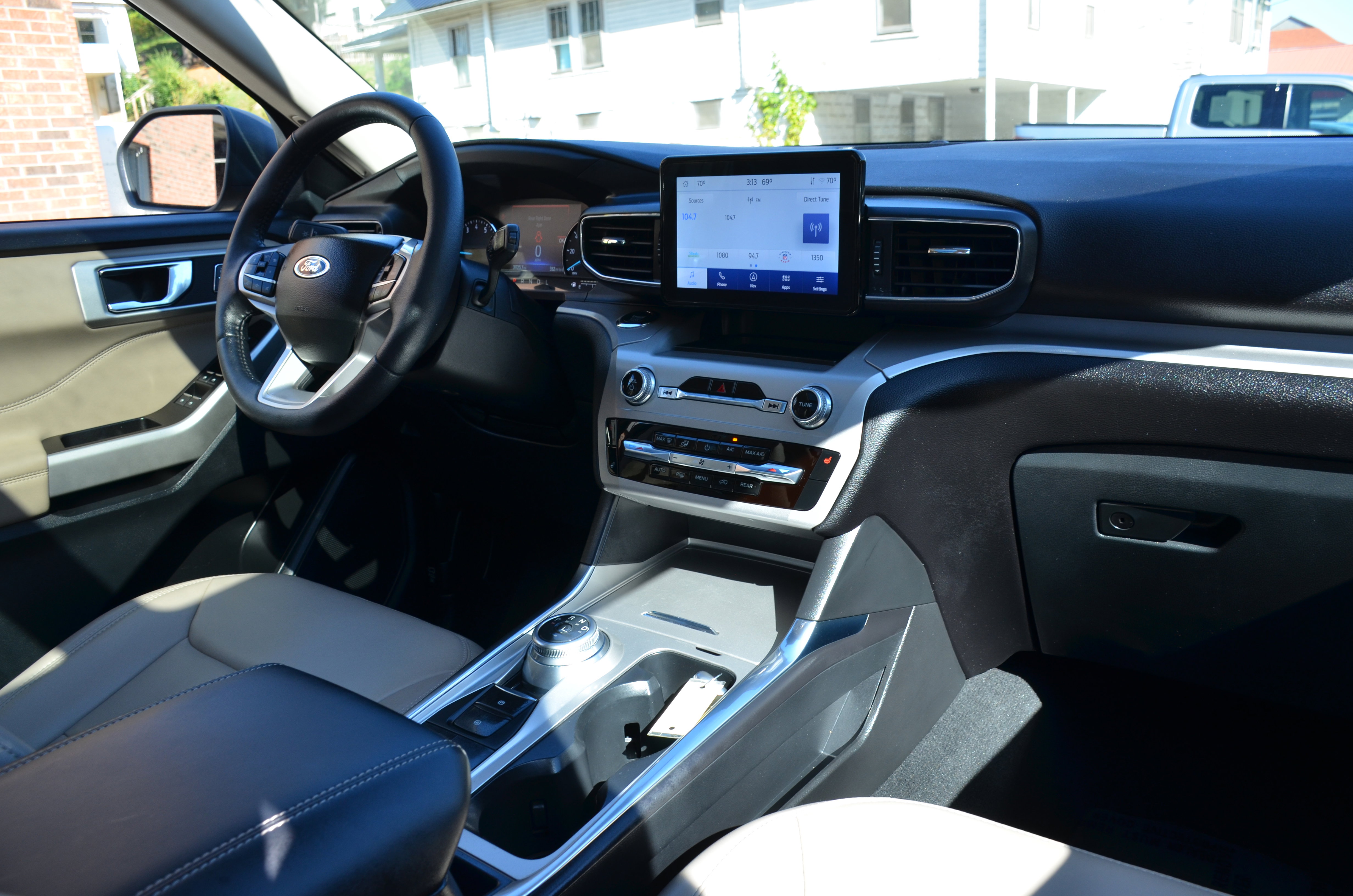 Used 2022 Ford Explorer XLT w/ Equipment Group 202A image 25