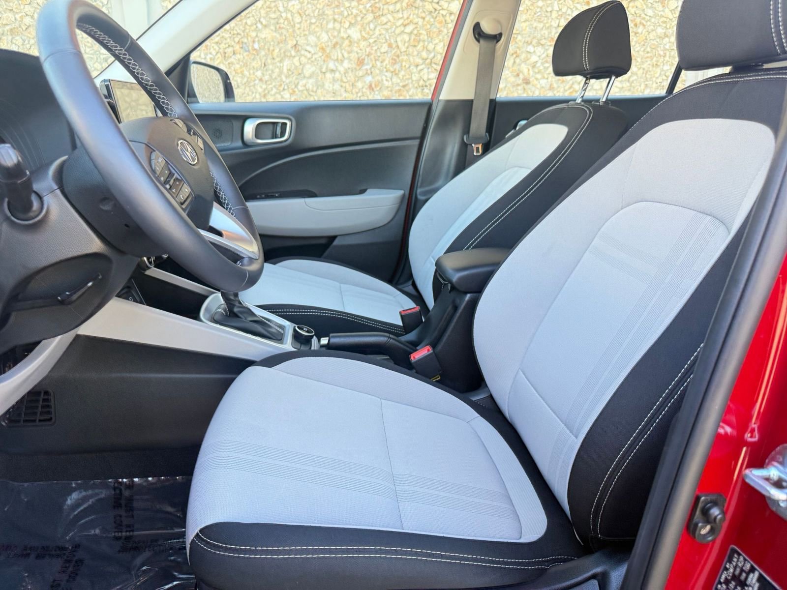 Used 2025 Hyundai Venue SEL image 28