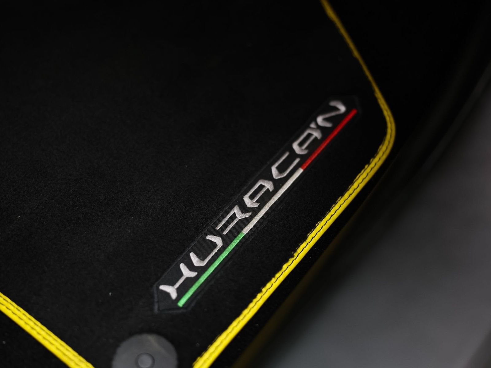 Used 2020 Lamborghini Huracan EVO RWD image 48