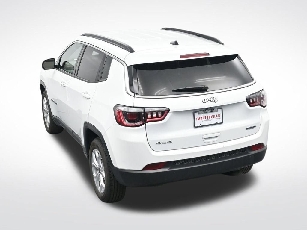 Used 2025 Jeep Compass Latitude image 28