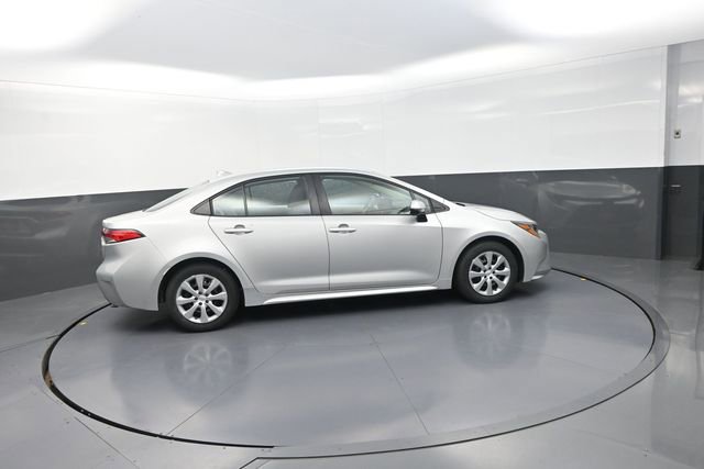 Used 2022 Toyota Corolla LE FWD image 13