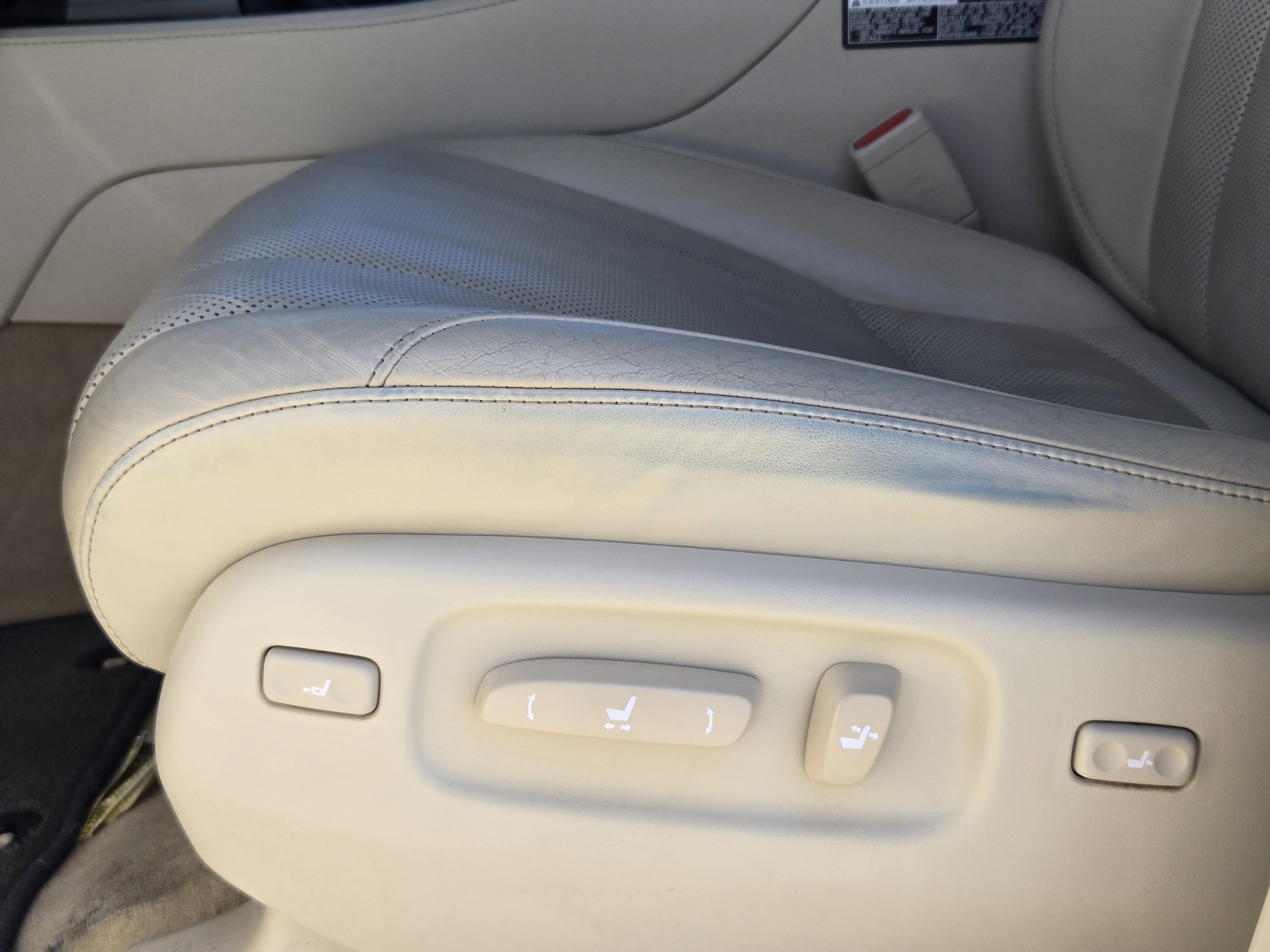 Used 2020 Lexus LX 570 4WD w/ Luxury Package image 32