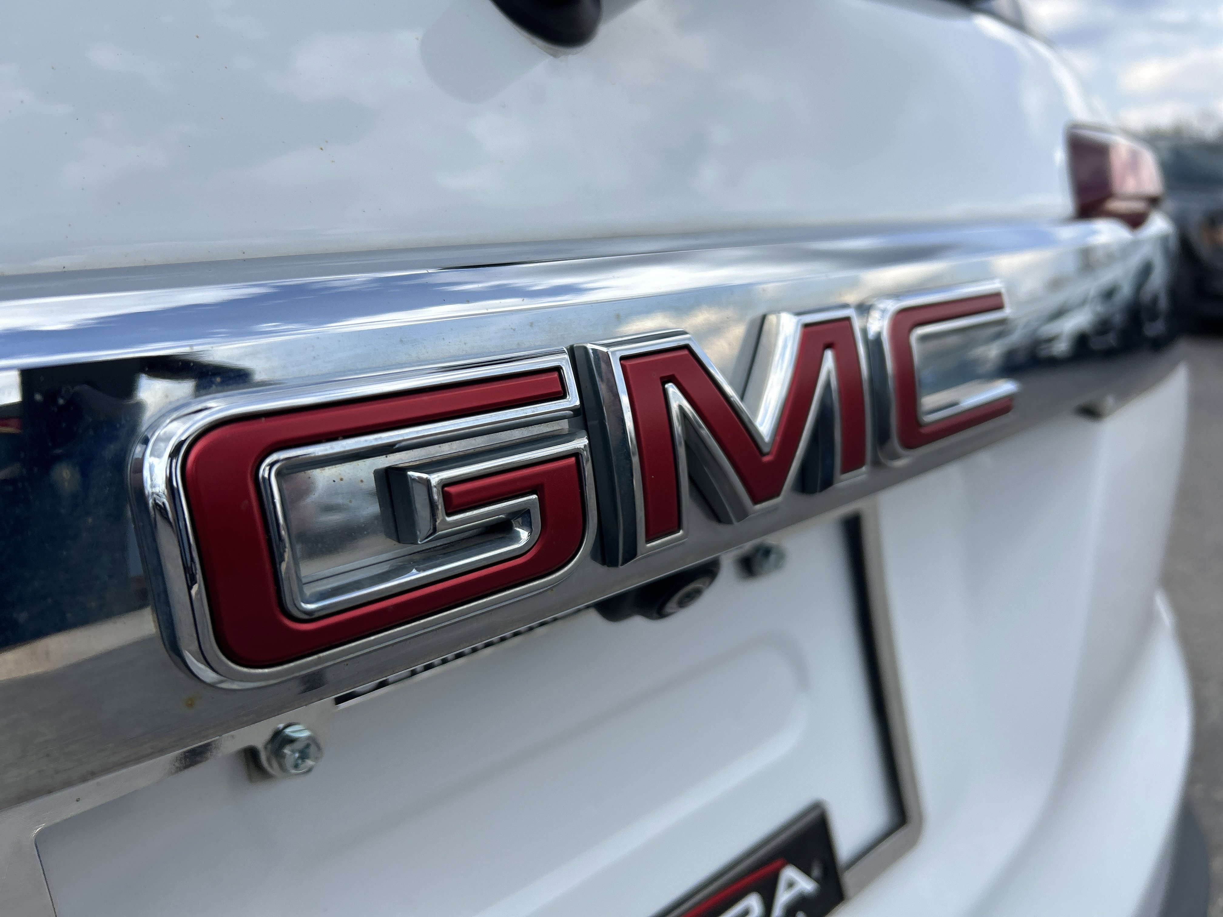 Used 2020 GMC Acadia SLE w/ LPO, Floor Liner Package FWD image 26