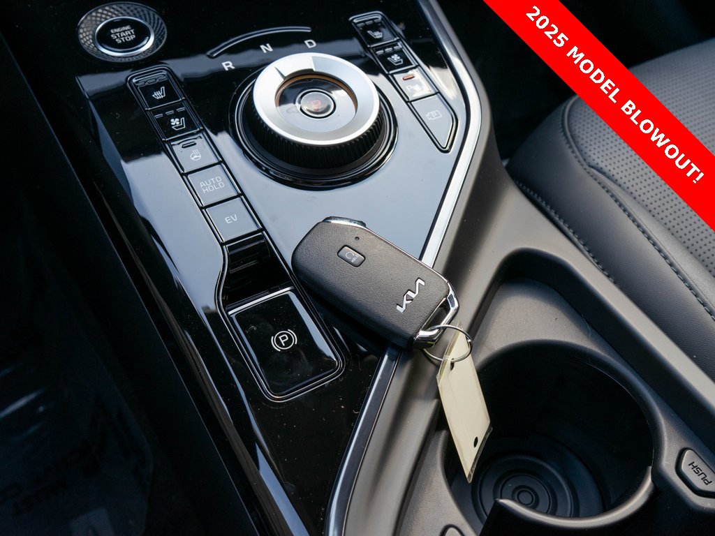 New 2025 Kia Niro SX Touring image 25