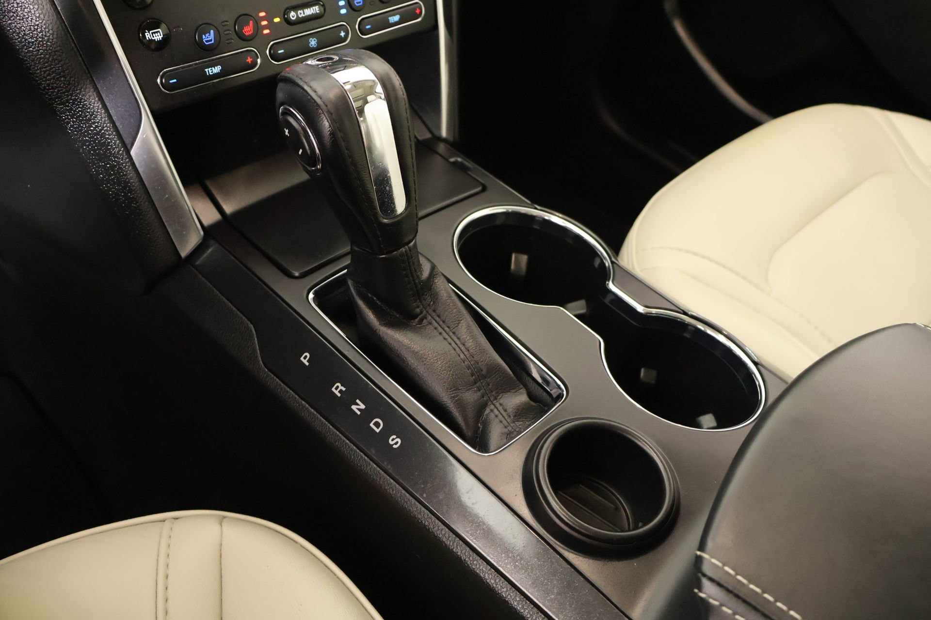 Used 2019 Ford Explorer Limited w/ Limited Luxury Package FWD image 9