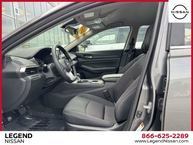 Used 2025 Nissan Altima 2.5 SV FWD image 16