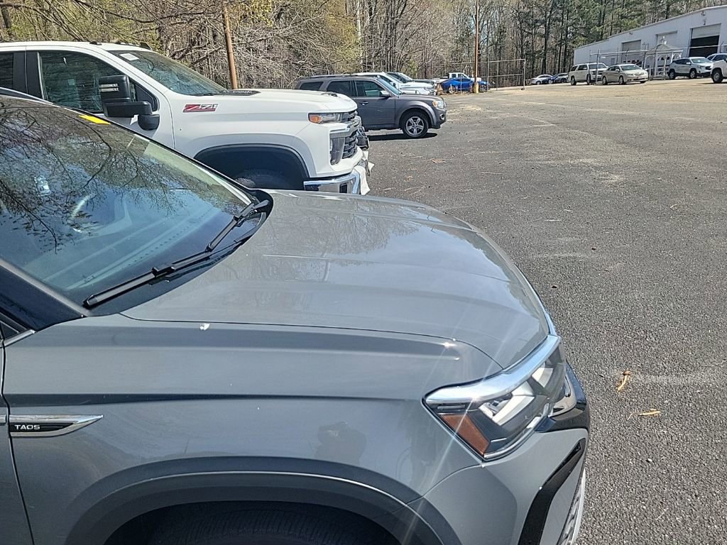 Used 2024 Volkswagen Taos SE image 6