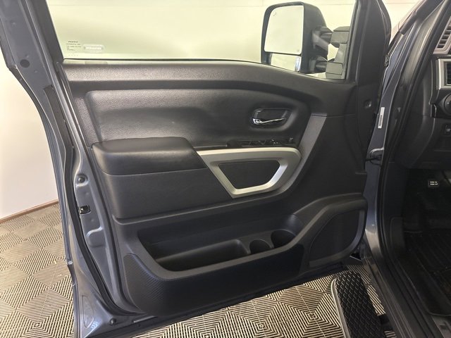 Used 2021 Nissan Titan SV w/ SV Convenience Package image 9