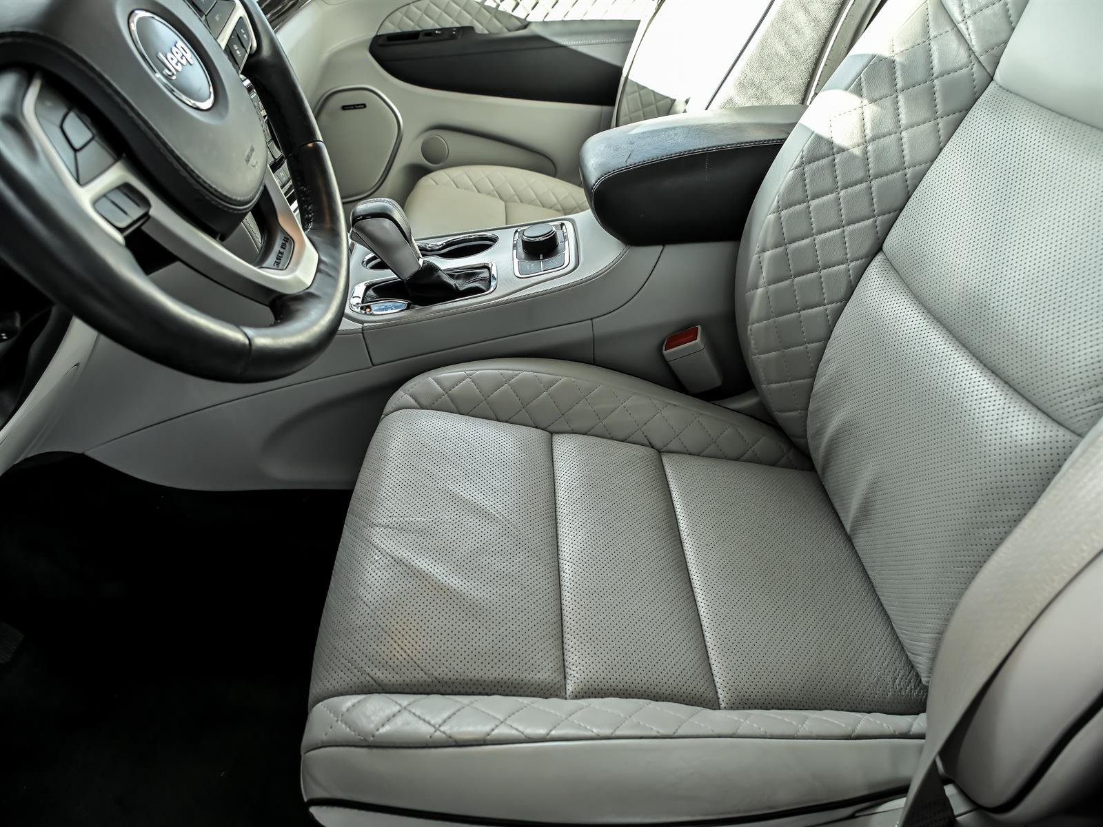 Used 2019 Jeep Grand Cherokee Summit AWD/4WD image 13