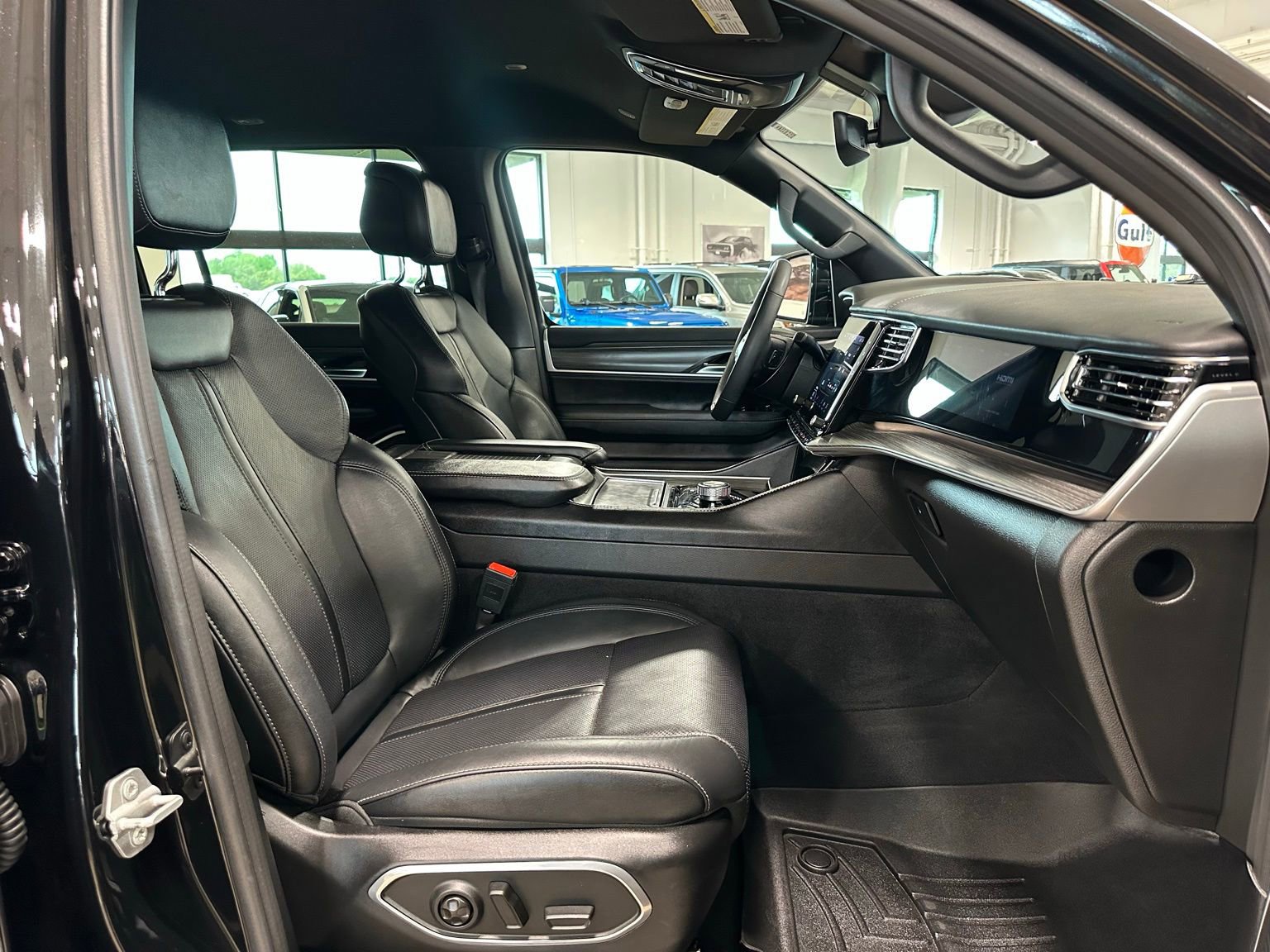 Used 2023 Jeep Wagoneer Series III w/ Preferred Equipment Group image 52