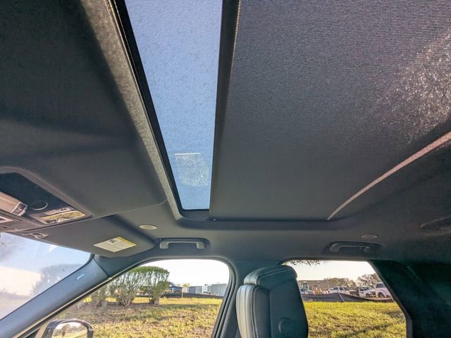 Used 2025 Land Rover Discovery Metropolitan Edition image 19