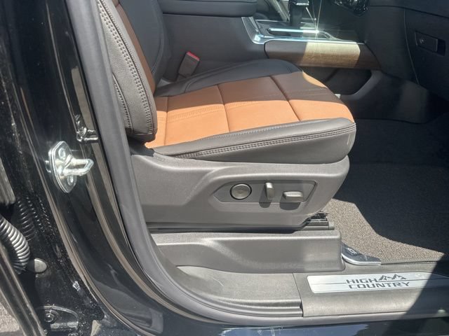 New 2026 Chevrolet Silverado 1500 High Country w/ LPO, Dark Essentials Package AWD/4WD image 31