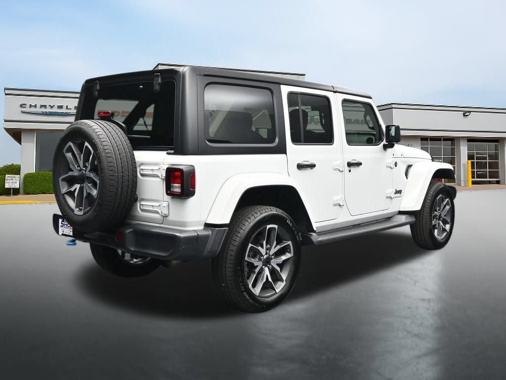 Used 2024 Jeep Wrangler Unlimited w/ Convenience Group AWD/4WD image 5