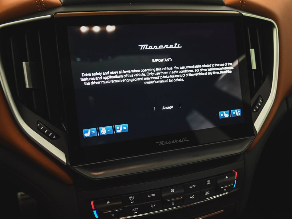 Used 2023 Maserati Ghibli Modena Q4 AWD/4WD image 23