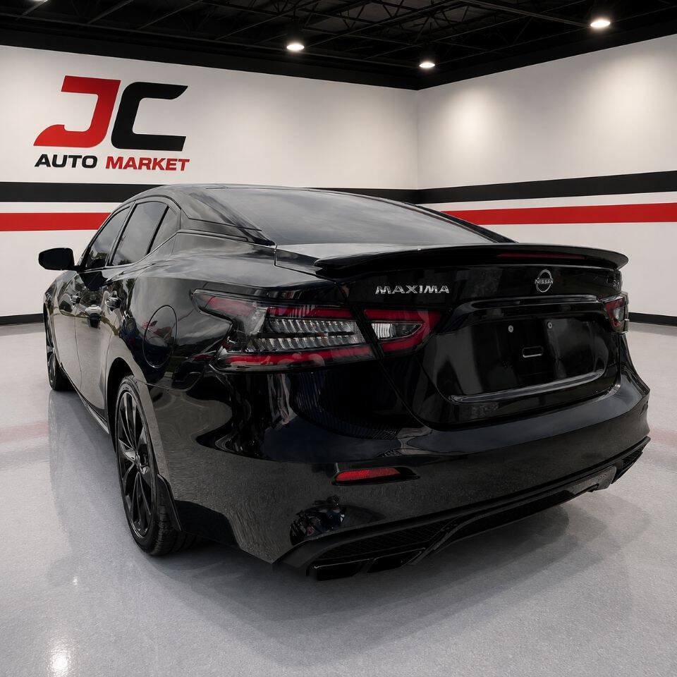 Used 2023 Nissan Maxima SR w/ Sport Mat Group FWD image 3