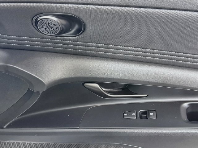 Certified 2025 Hyundai Elantra SEL FWD image 35