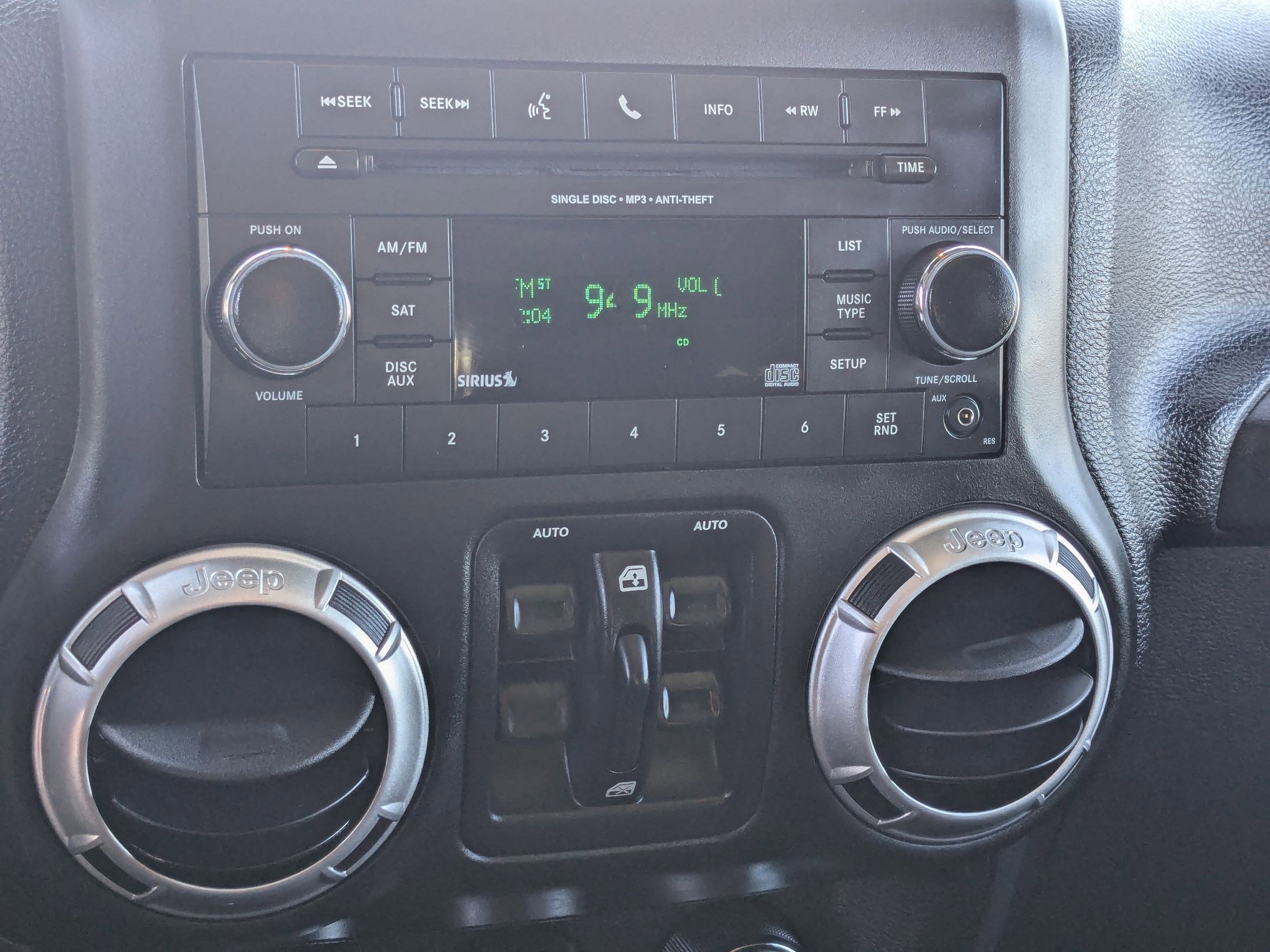 Used 2015 Jeep Wrangler Unlimited Sahara w/ Connectivity Group image 20