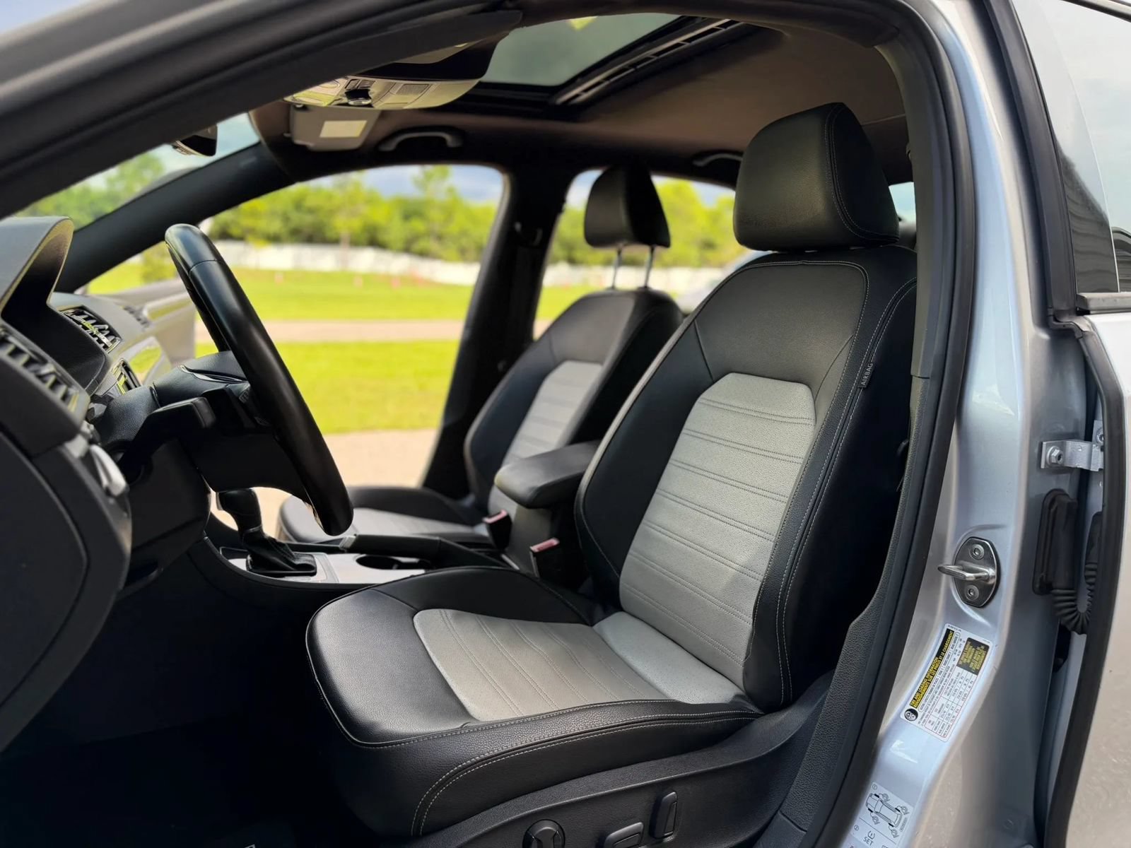 Used 2018 Volkswagen Passat 3.6 FWD image 12