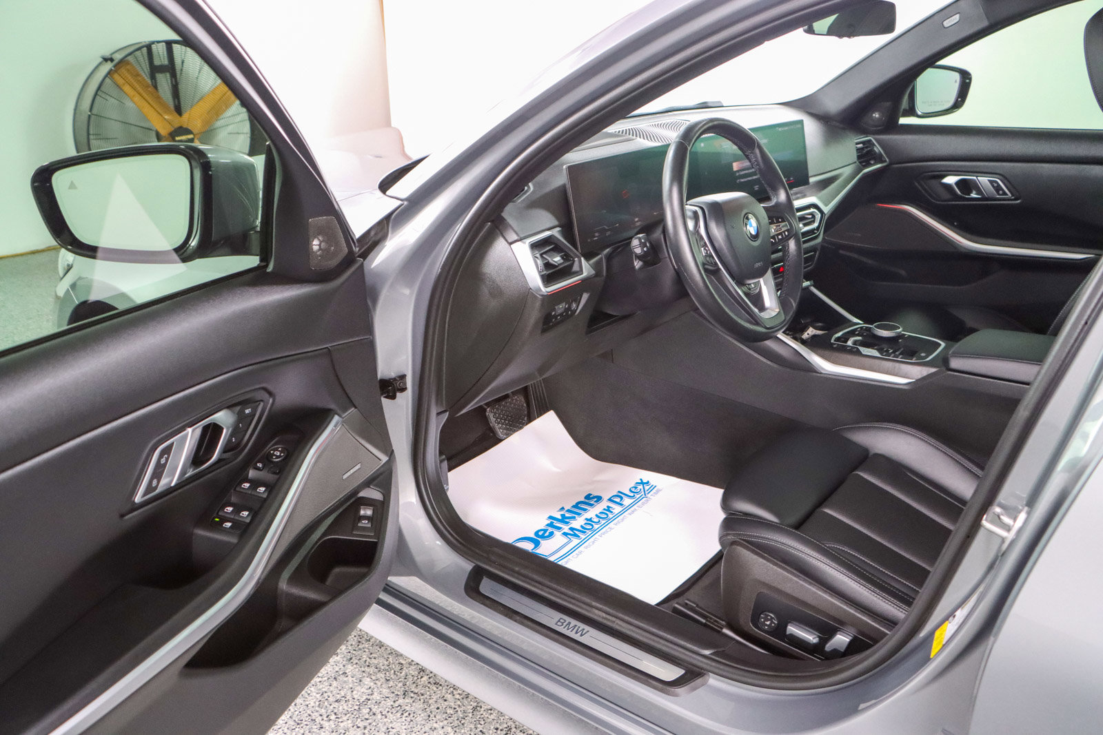 Used 2023 BMW 330i Sedan w/ Premium Package image 3
