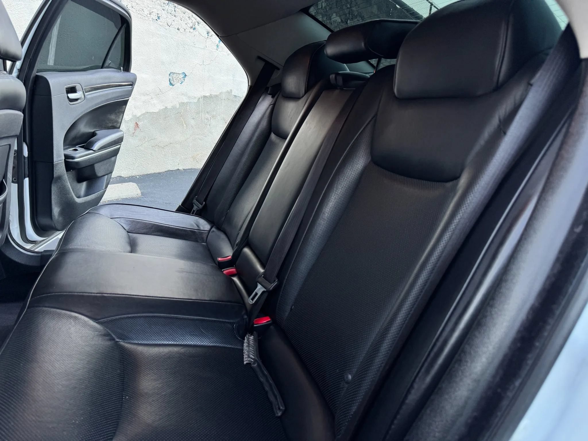 Used 2018 Chrysler 300 Limited RWD image 18