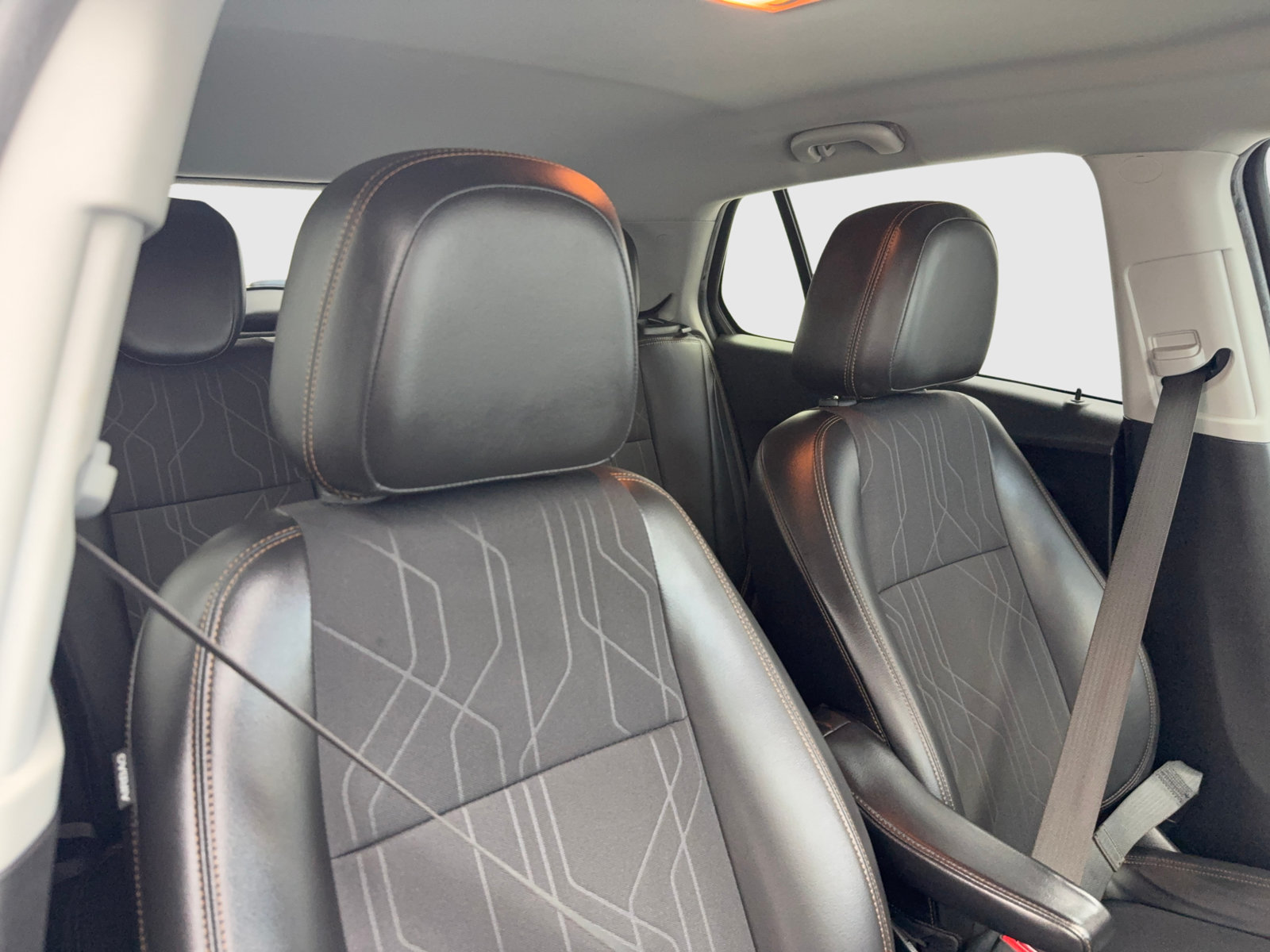 Used 2019 Chevrolet Trax LT w/ LT Convenience Package FWD image 38