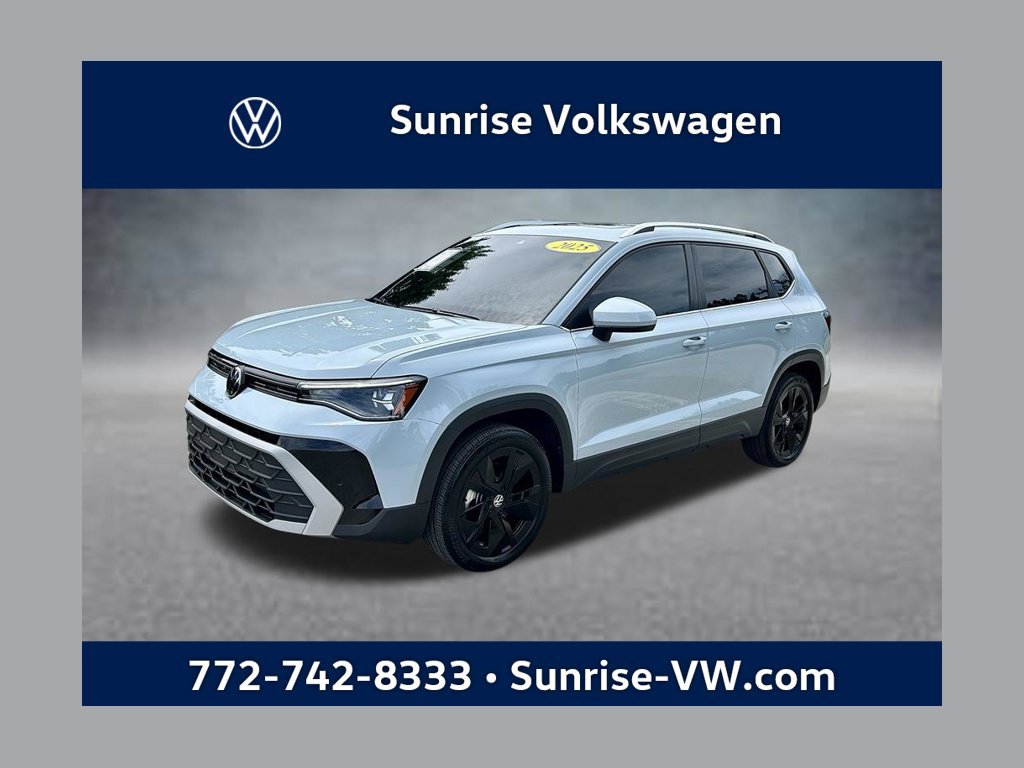 Certified 2025 Volkswagen Taos SE w/ Panoramic Sunroof Package FWD 360° Tour