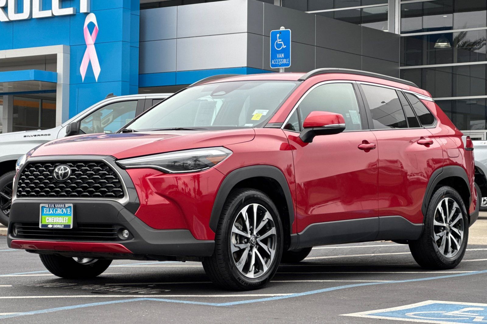 Used 2024 Toyota Corolla Cross XLE image 7