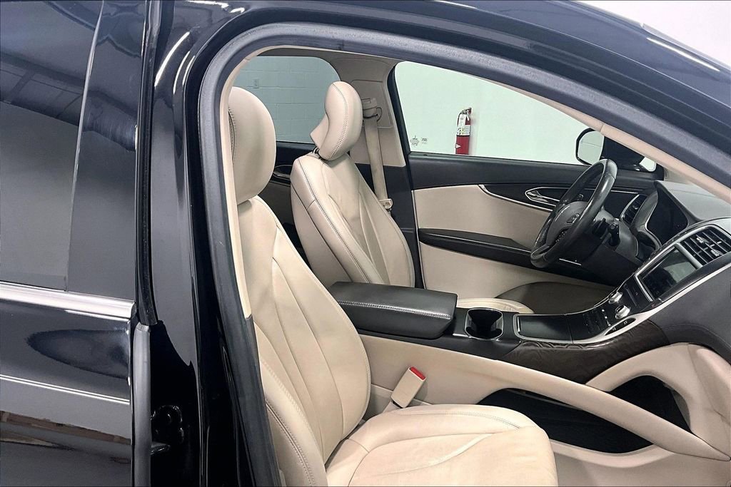 Used 2017 Lincoln MKX Reserve w/ Lincoln MKX Climate Package FWD image 7