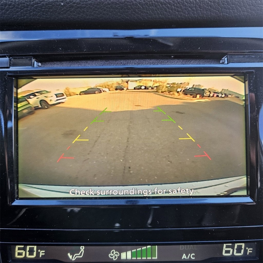 Used 2018 Nissan Rogue SV image 14