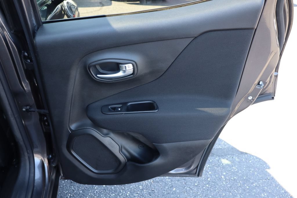 Used 2021 Jeep Renegade Latitude AWD/4WD image 27