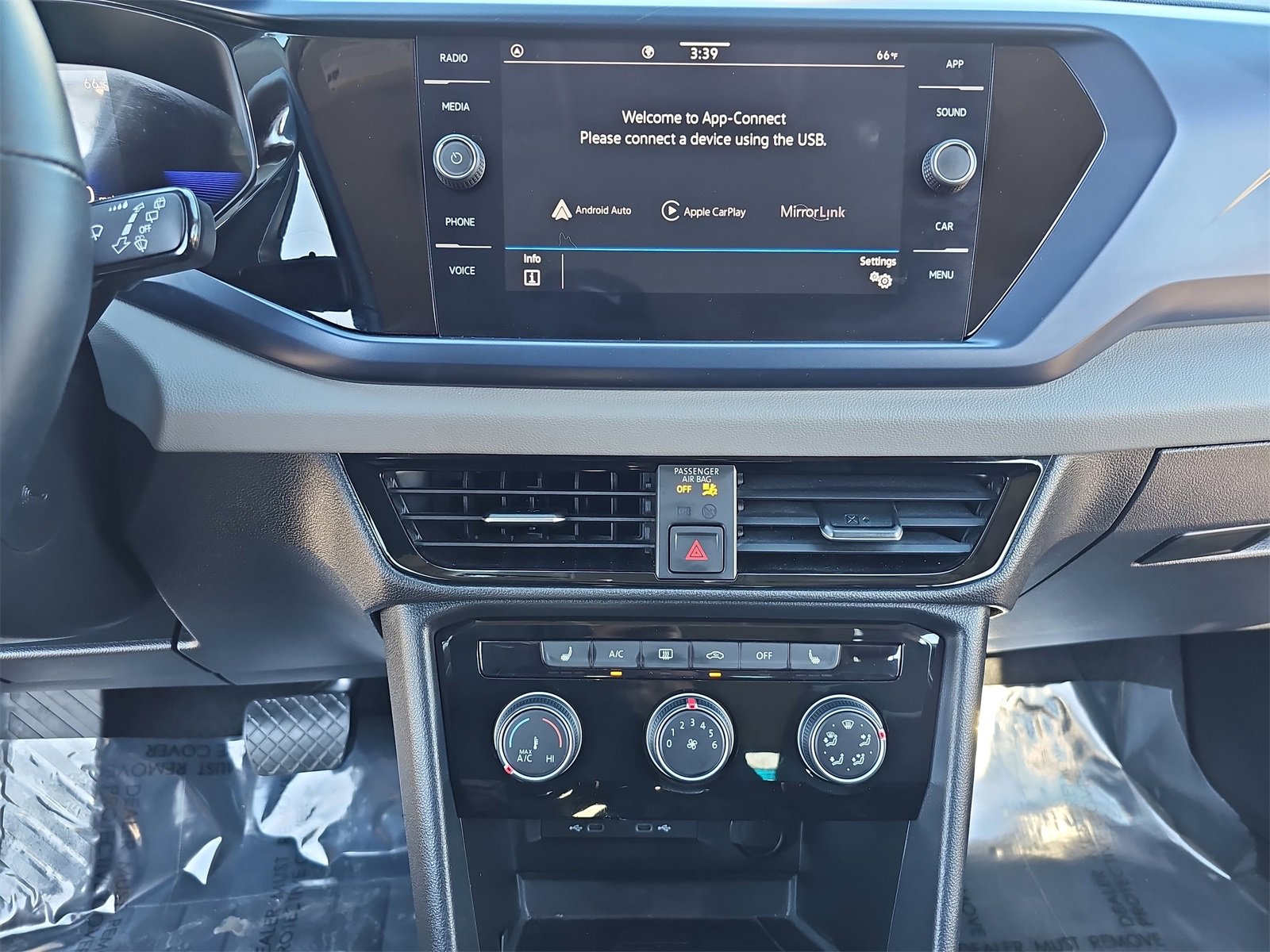 Used 2023 Volkswagen Taos SE w/ Panoramic Sunroof Package image 20