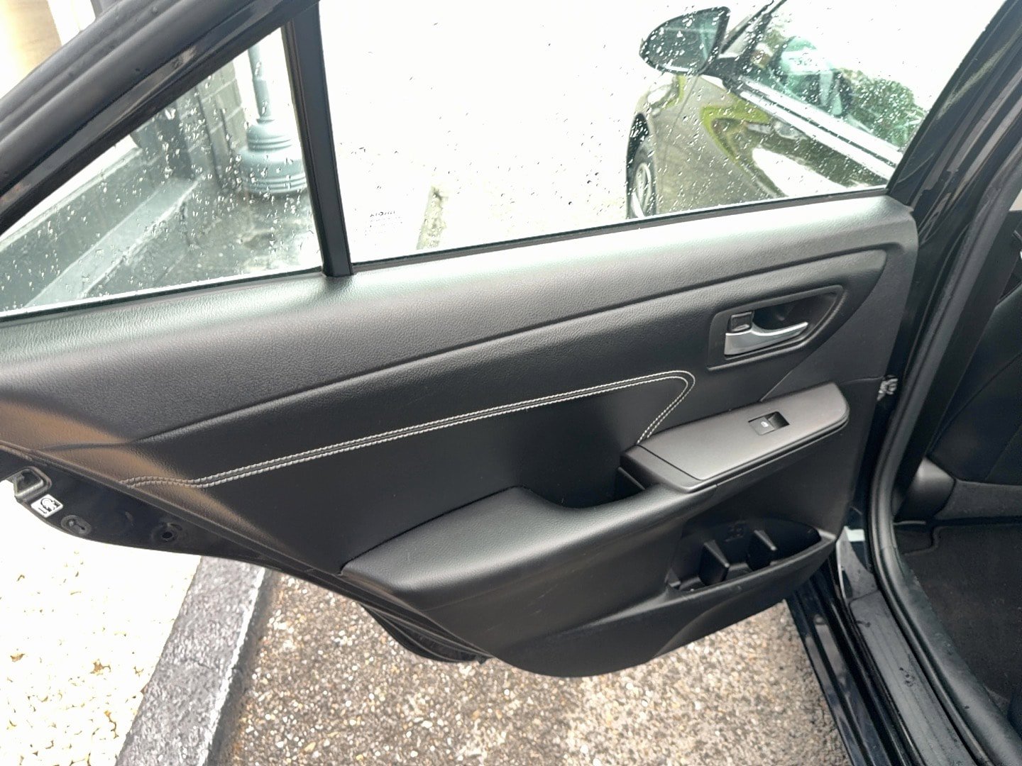 Used 2016 Toyota Camry XLE w/ Moonroof Package FWD image 9