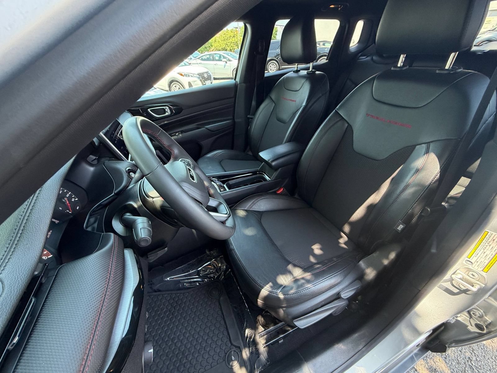 Used 2025 Jeep Compass Trailhawk AWD/4WD image 25