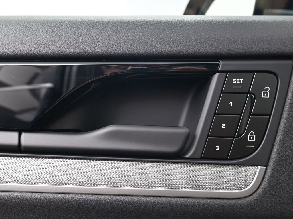 New 2026 Porsche Cayenne image 17