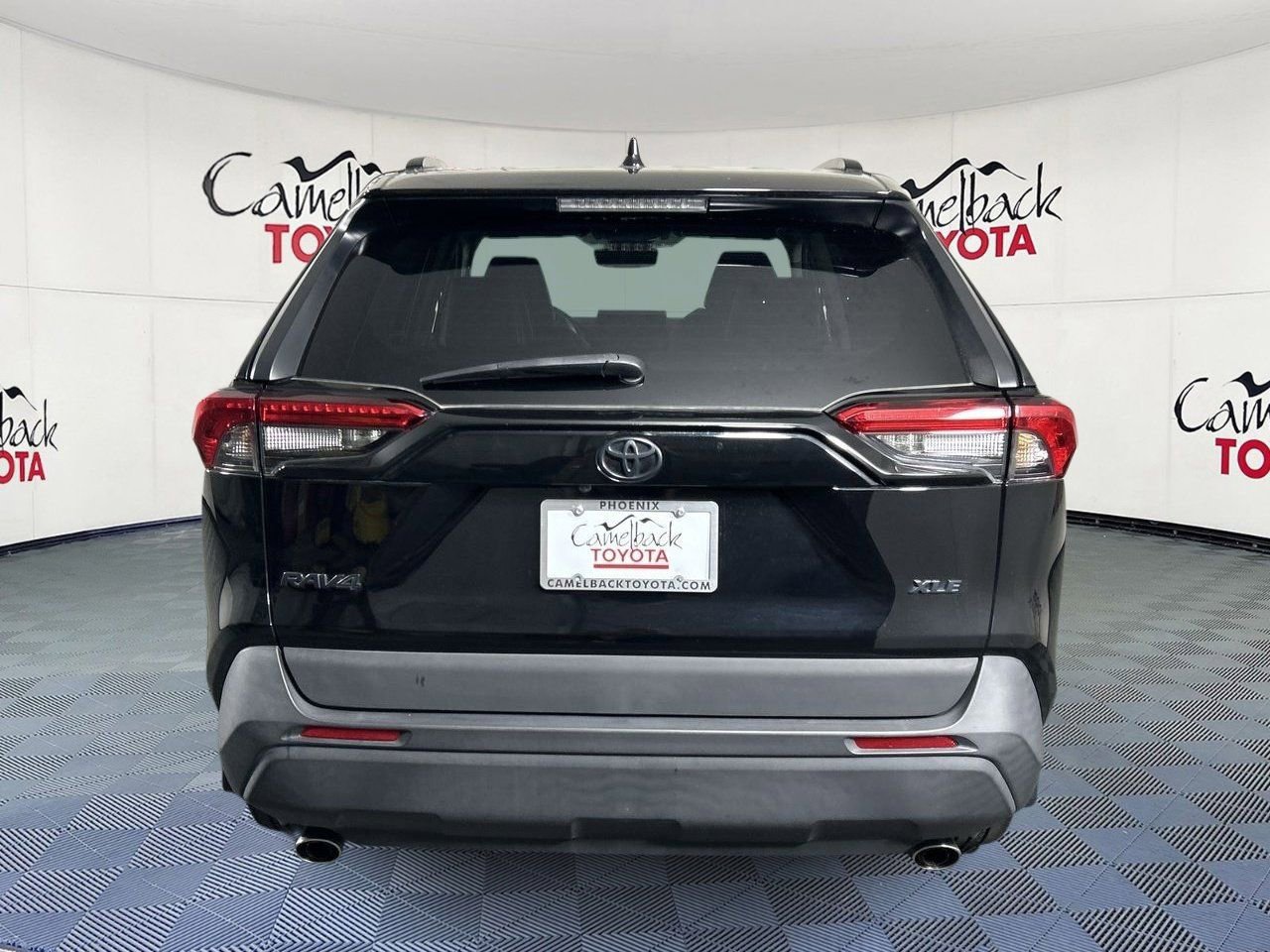 Used 2022 Toyota RAV4 XLE Premium FWD image 6