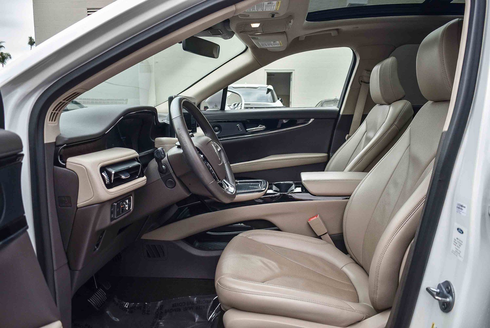 Used 2022 Lincoln Nautilus Reserve w/ Luxury Package image 14