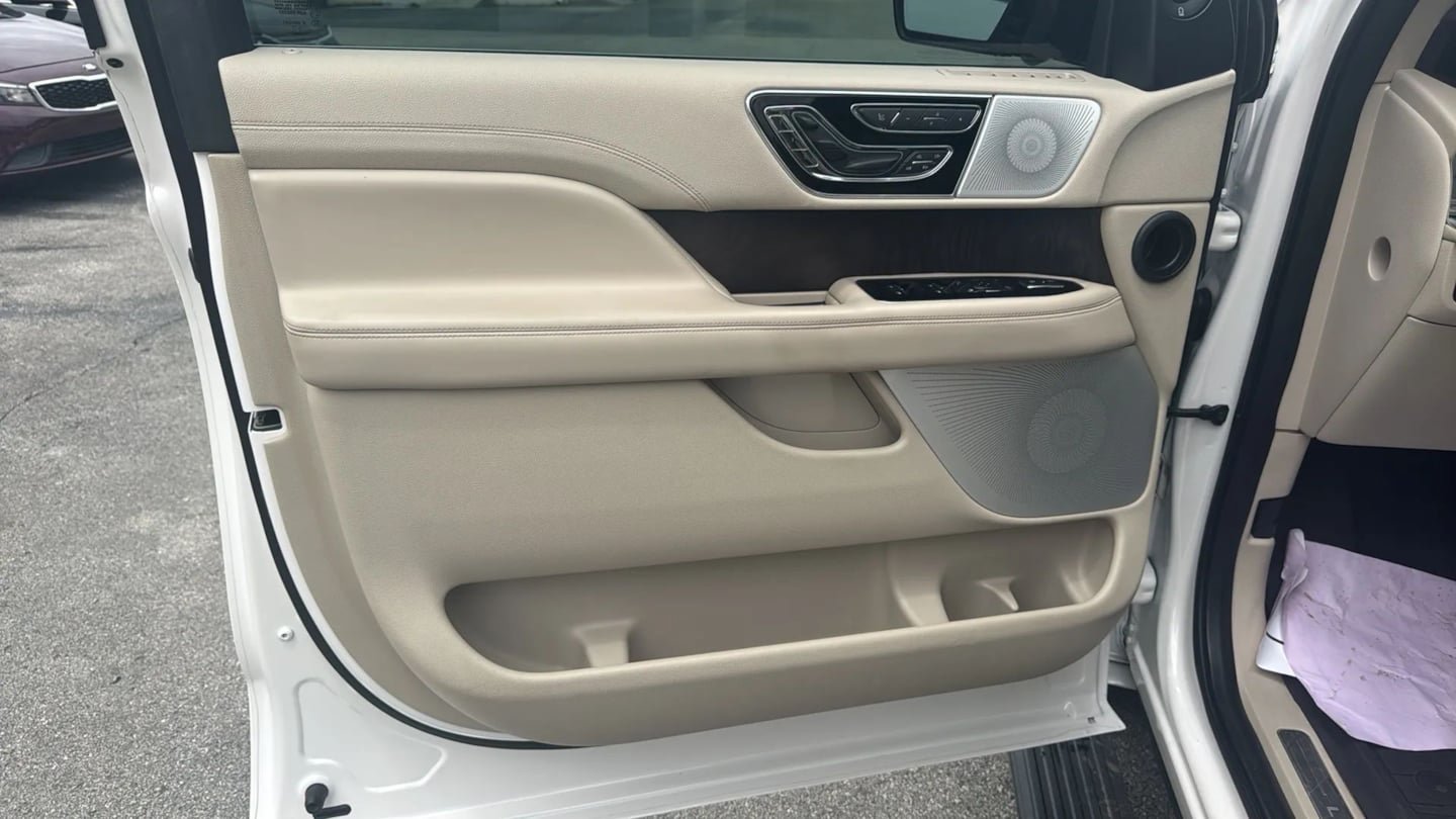 Used 2019 Lincoln Navigator Reserve AWD/4WD image 8