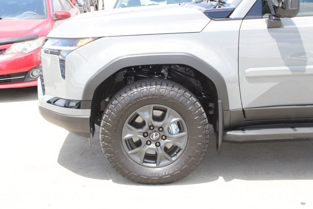 Certified 2025 Lexus GX 550 w/ Accessory Package (32) AWD/4WD image 4