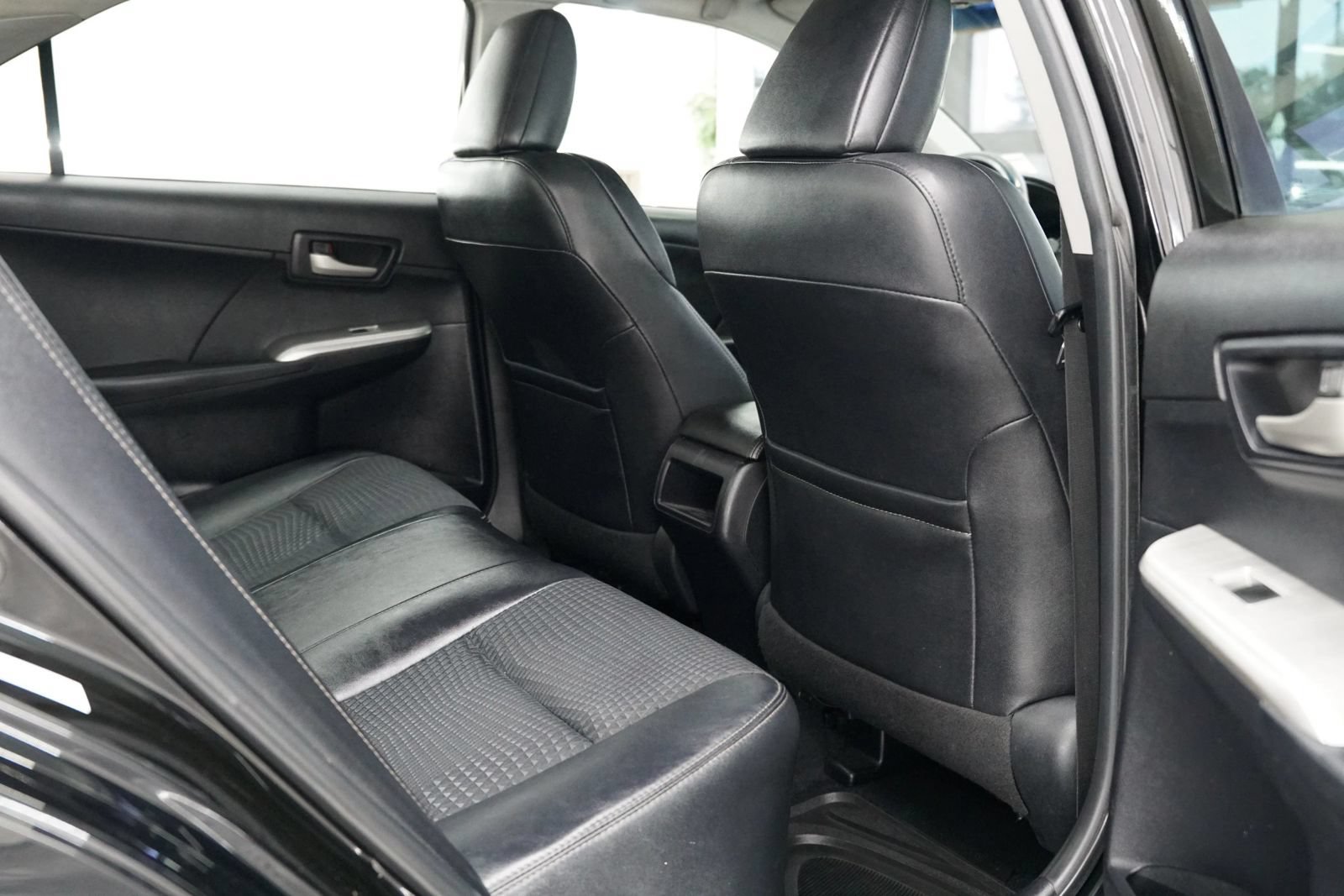Used 2013 Toyota Camry SE FWD image 24