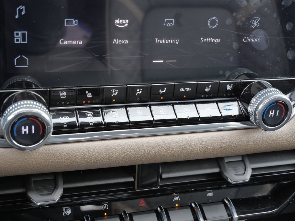 Used 2024 GMC Canyon Denali image 40