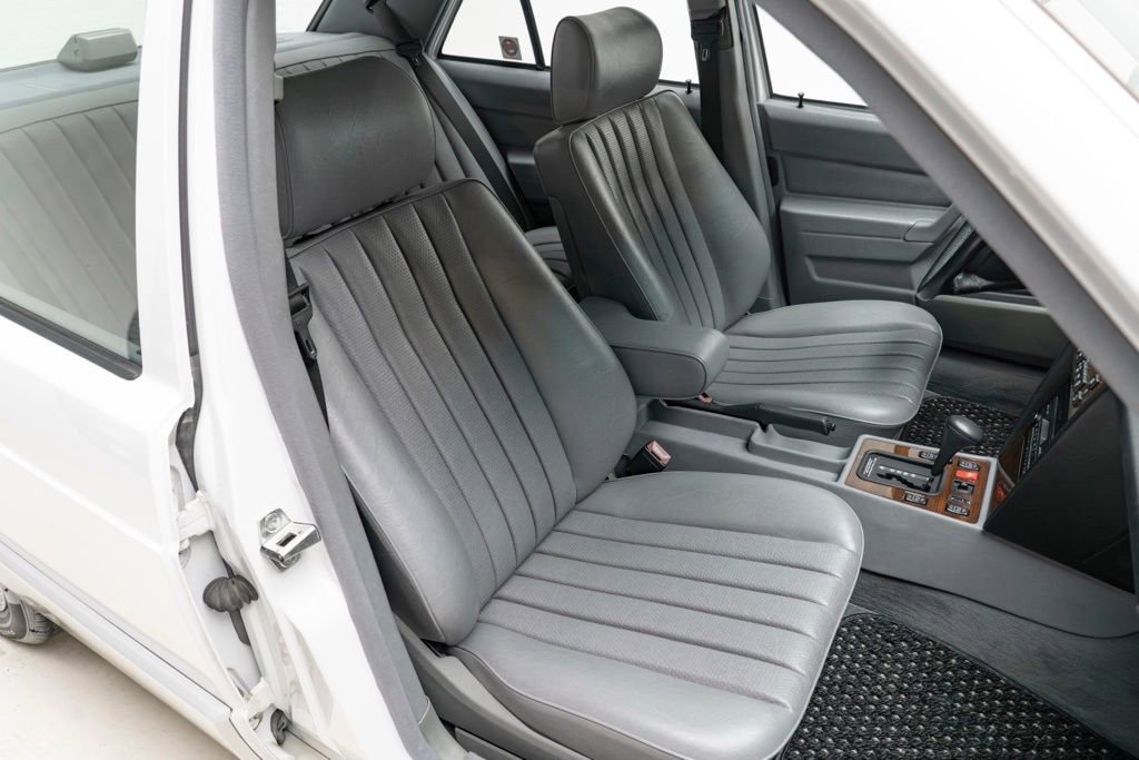 Used 1991 Mercedes-Benz 190 E 2.6 image 39